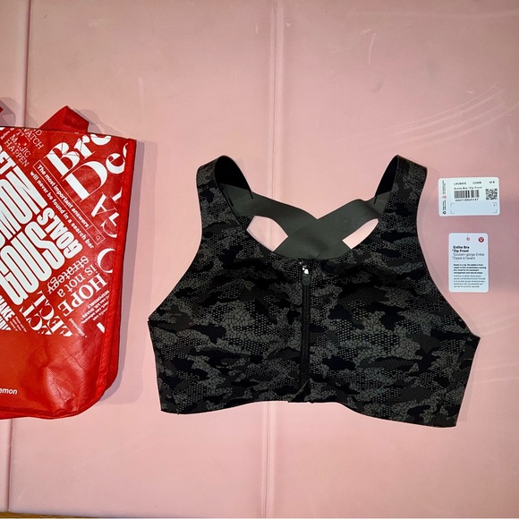 COPY - New Lululemon Enlite Bra Zip Front- size 34B- Collage Camo Mini Black Mu… - Picture 1 of 10